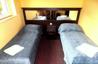 Отель Best Inn Быдгощ Бюджетный двухместный номер с 2 отдельными кроватями-3